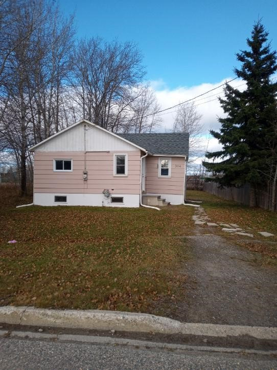 Cozy 2 Bed 1 Bath Big Yard HOUSE FOR RENT in Geraldton, ON in Long Term Rentals in Thunder Bay