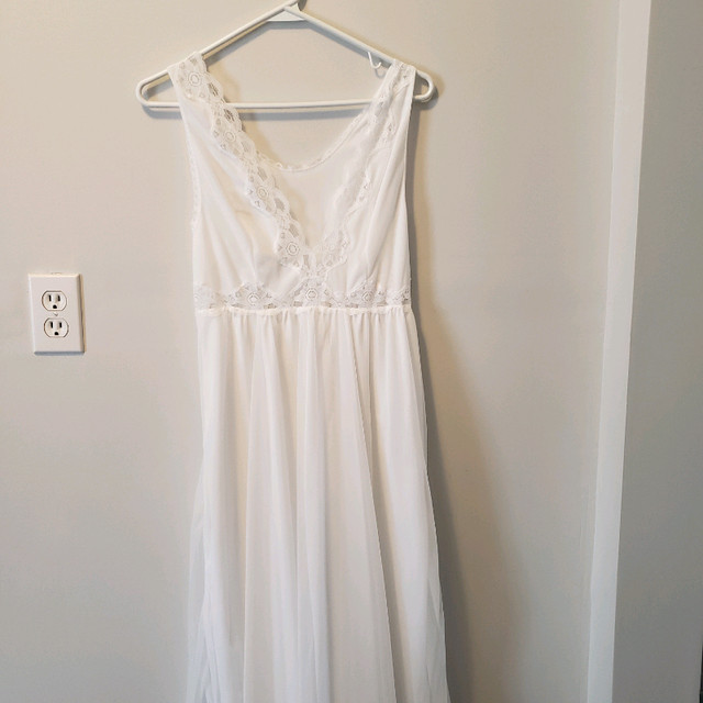 Slumber Suzy 2 piece vintage night gown in Women's - Dresses & Skirts in Guelph - Image 3