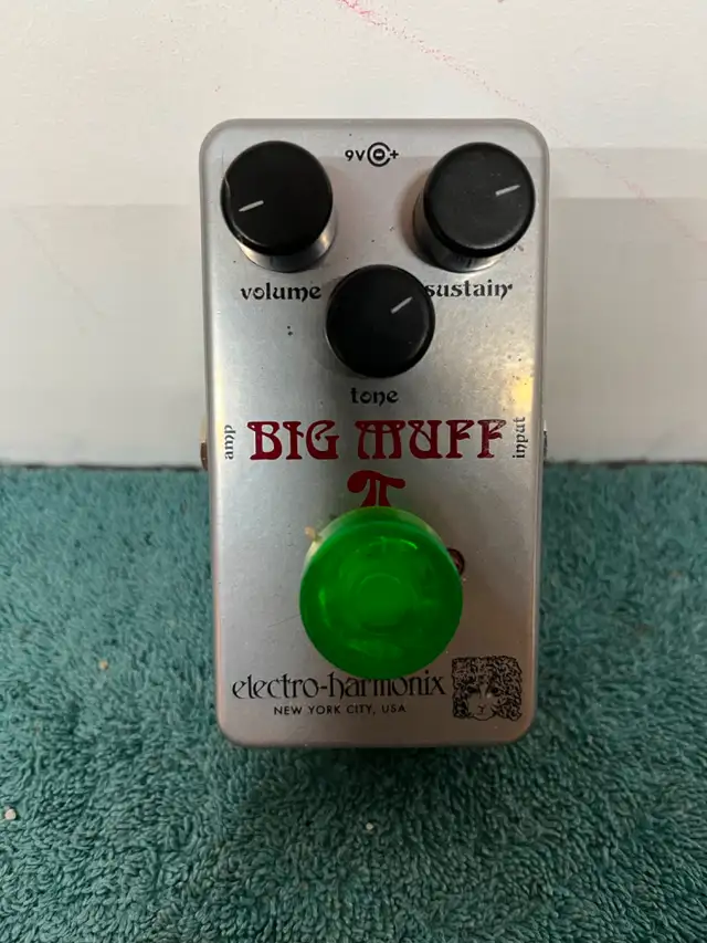 Guitar pedals63771549623169120