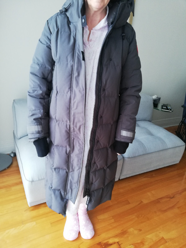 Manteau hiver neuf femme Canada Goose dans Femmes - Hauts et vêtements d'extérieur  à Ville de Montréal - Image 2