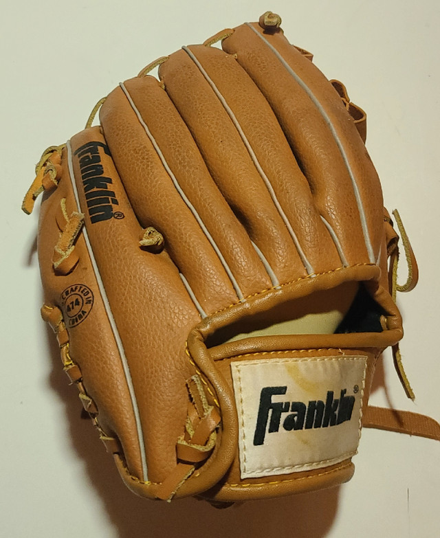 Franklin Field Master  9 1/2''- Kids Baseball Glove in Baseball & Softball in London - Image 3