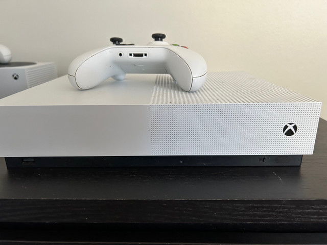 Xbox One S in XBOX One in Delta/Surrey/Langley - Image 3