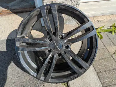4 roues mags noir 17 par 120 en très bonne condition rejoindre au telephone 418-271-1767