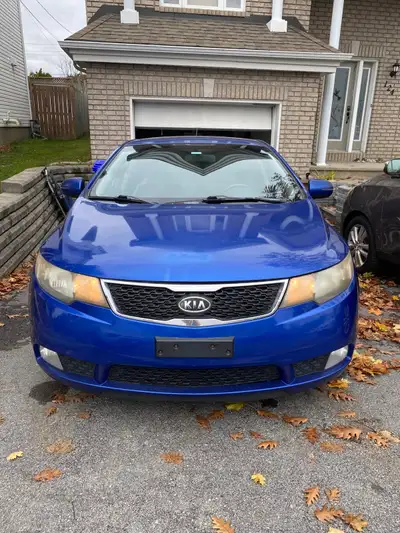 Kia Forte 2012, très confortable à conduire et super économique 2.0L. L'auto est en exellente condit...