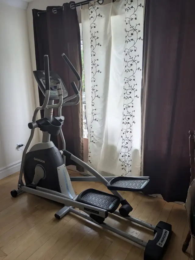 Horizon CE5.2 elliptical/ elliptique Horizon CE5.2 in Exercise Equipment in Longueuil / South Shore - Image 4