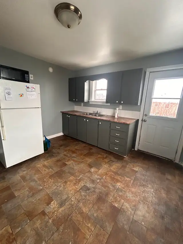 Spacious 2 story 2 bedroom semi-detached townhouse in Sydney in Long Term Rentals in Cape Breton - Image 3