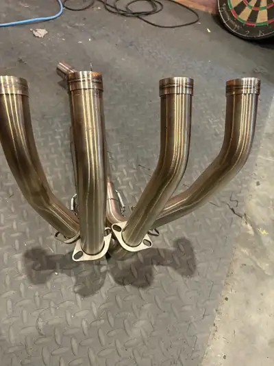 I have an exhaust hitter for a 2017 to 2024 also may fit 2025 Kawasaki Z900. May have 20 km on it if...