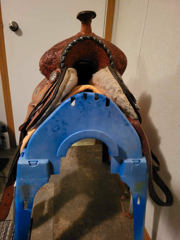Tough 1 Barrel Saddle in Equestrian & Livestock Accessories in Mission - Image 2