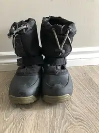 Boys size 2 winter boots