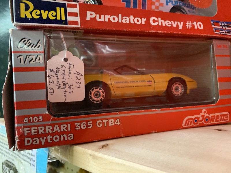 Ferrari 365 GTB4 Daytona Die Cast 1/24 Majorette Car Booth 279 Arts