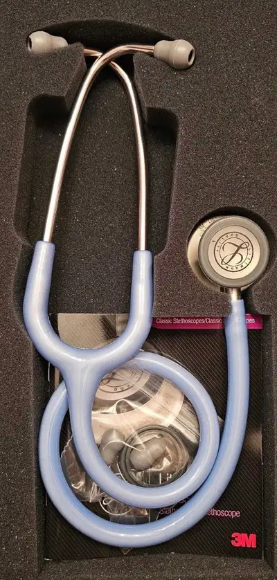 This 3M Littmann Lightweight II SE Stethoscope is in brand new condition, complete in its original b...