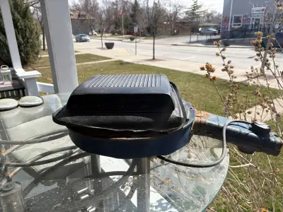 69-70 shaker fits 428 CJ and boss 302 , has 70s style base comes with it,even vacuum actuator still...
