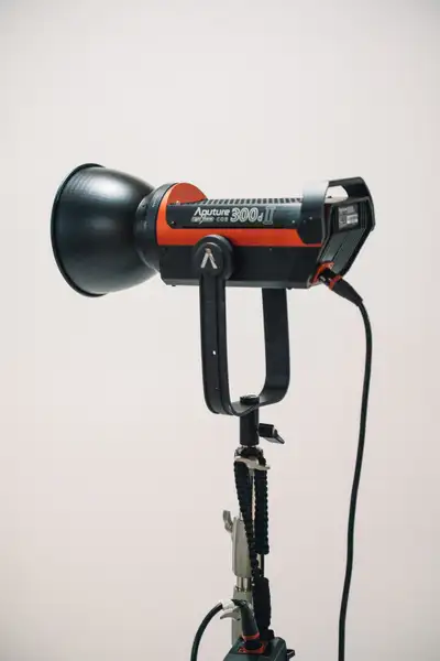 Aputure 300d ii with 8.5 ft stand, View more