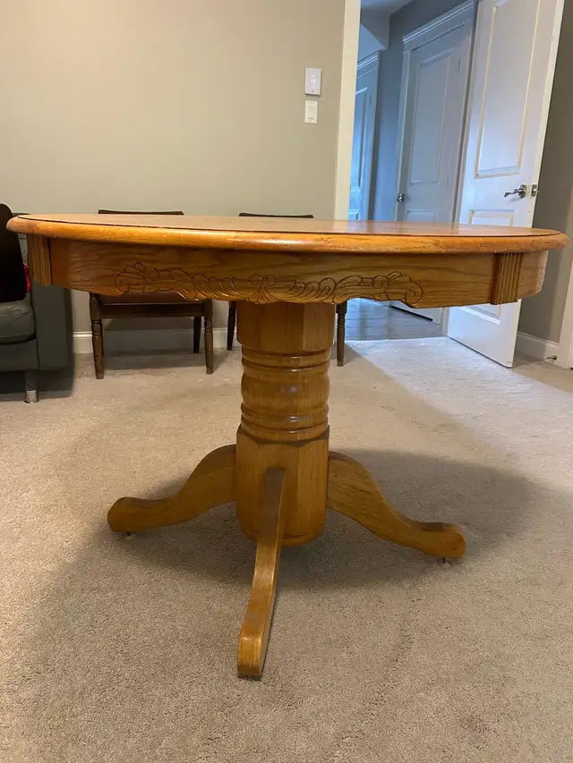 Round Dining Table in Dining Tables & Sets in Bedford - Image 4