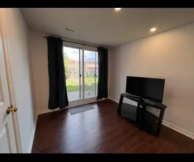Walkout Basement, Richmondhill, One Bedroom, Suitable For One Person.