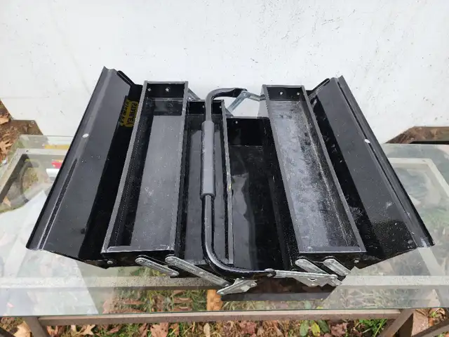 Stanley Portable Steel Tool Box W/ 5 Cantilever Trays, Black 18" in Tool Storage & Benches in Windsor Region - Image 7