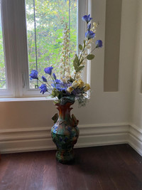 Decorative vase with flowers 