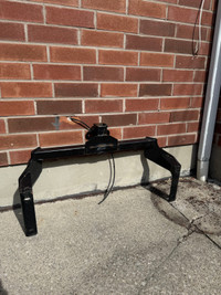 Class 3 trailer hitch. Great condition used for one year. 