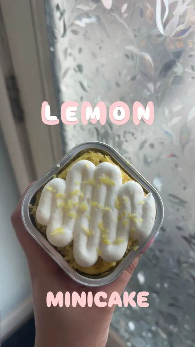 Mini cakes 477290056993351681