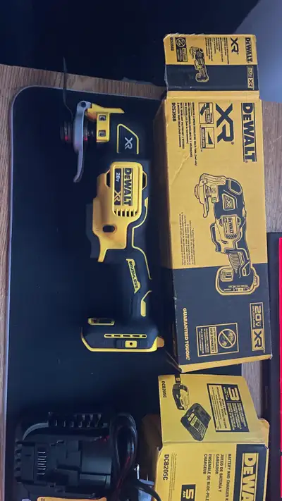 DEWALT DCS356B 20V MAX XR Cordless 3-Speed Oscillating Multi-Tool - Brushless Power -$230 retail pri...