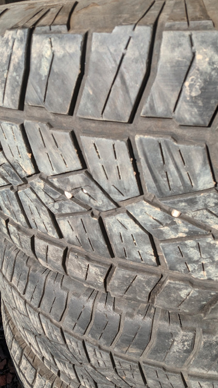 USED 275/70/R18 ALL TERRAIN TIRE GENERAL GRABBER APT 75% TREAD in Tires & Rims in Medicine Hat - Image 4