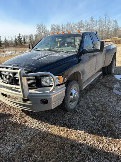 For sale bumper fits 3rd gen dodge trucks asking 1500 780 841 7918 located in la Crete Alberta