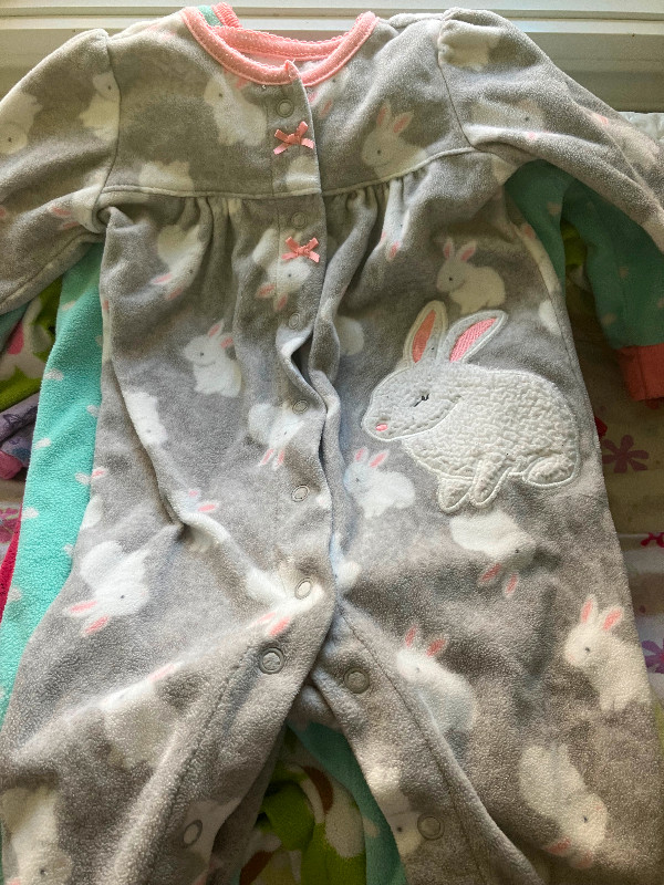 7 Pyjamas bébé dans Vêtements - 6 à 9 mois  à Granby
