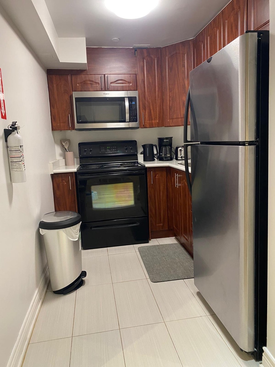 one bedroom all inclusive with cable and Internet 4