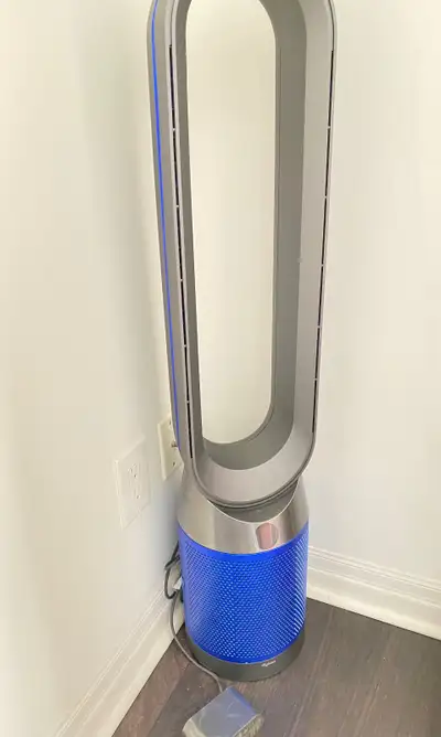 Dyson air purifier gently used.