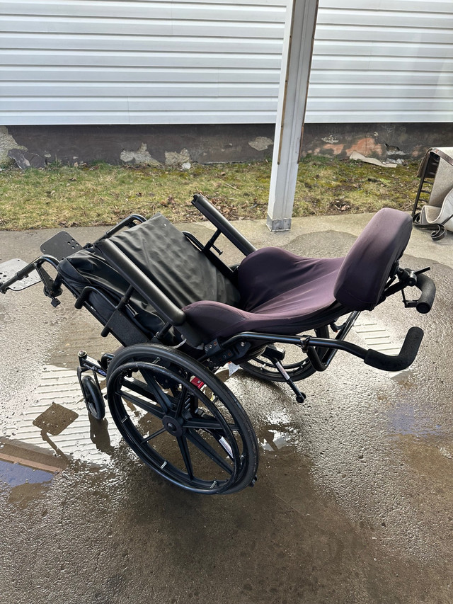 Tilt Wheel Chair in Health & Special Needs in Kawartha Lakes - Image 3