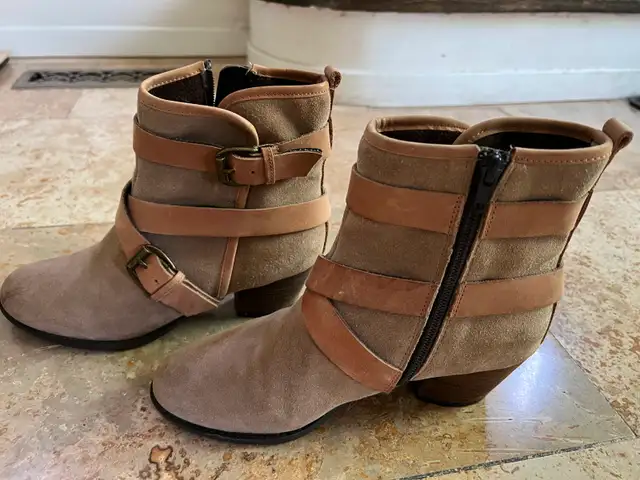 ALDO Womens Suede Ankle Boots Taupe Size 37 in Women's - Shoes in City of Toronto - Image 3