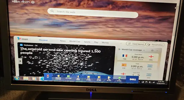 Dell UltraSharp 2707WFP 27-inch Wide-Screen - $300 in Monitors in Oakville / Halton Region - Image 4
