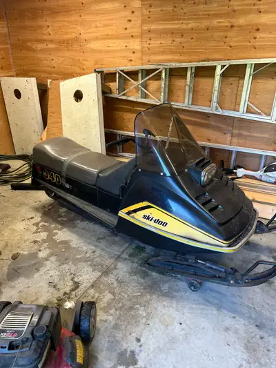 Ski-Doo Olympic 340cc. Currently does not run. Had a shop do a full over haul a couple years ago use...