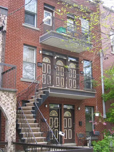 Plateau Mile-End grand 3 ½ Sur la rue Waverly, près de Parc Ave. et St-Urbain, entre la rue Bernard...