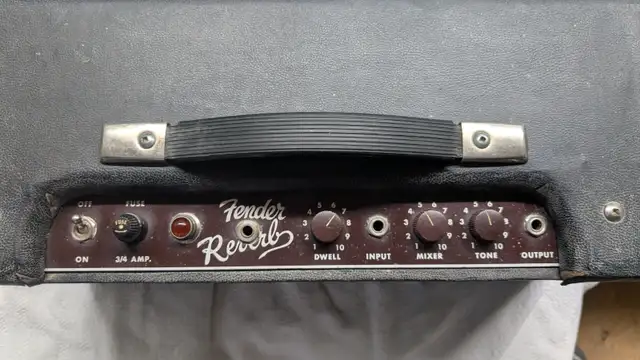 Fender reverb in Amps & Pedals in West Island - Image 4