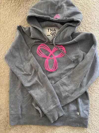 Aritzia Hoodie Size large, fits like a medium Grey in colour, in good shape