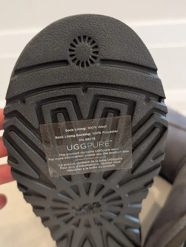 New UGG Australia Classic Short Sheepskin Boots Grey Size 6 in Women's - Shoes in Markham / York Region - Image 7