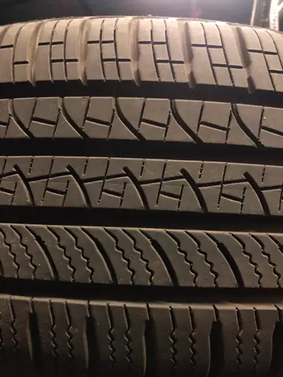 New set of 255 60 20 Pirelli scorpion zero all season take off tires. Tires have less than 400kms on...