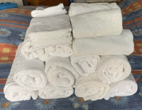 6 draps de bain, 8 serviettes à main, 10 débarbouillettes de gra
