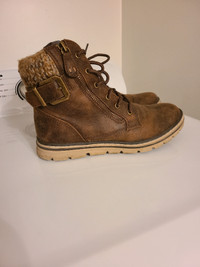 Women's sz 7 spring or fall and spring boots