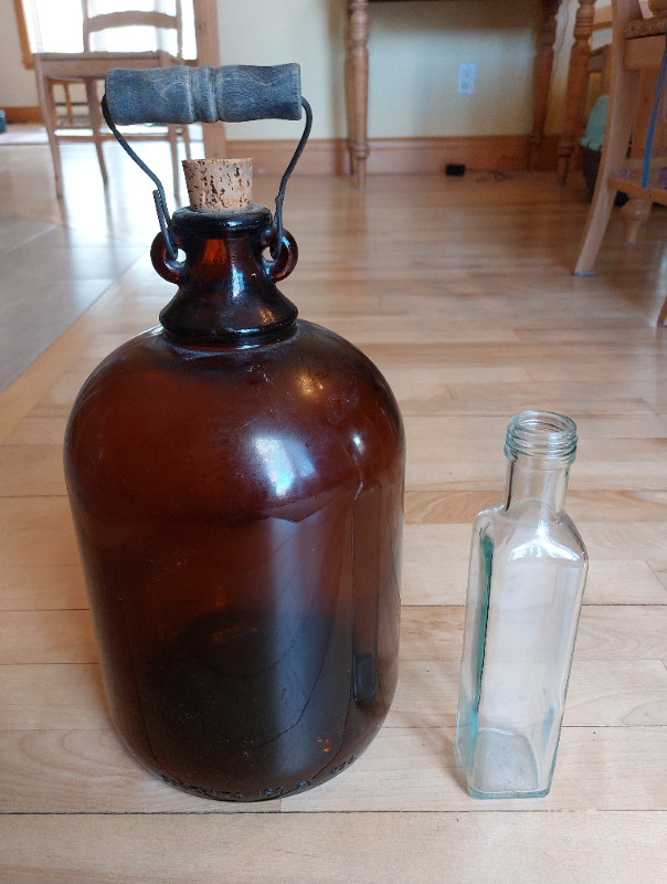 Cruche et bouteille antiques dans Décoration intérieure et accessoires  à Longueuil/Rive Sud