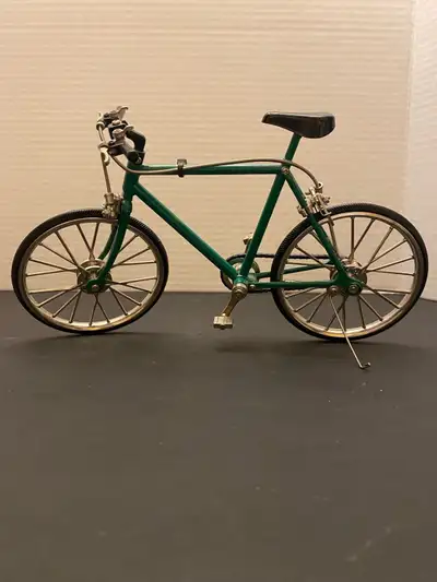 Die Cast Metal Mountain Bike 1:10 scale, View more