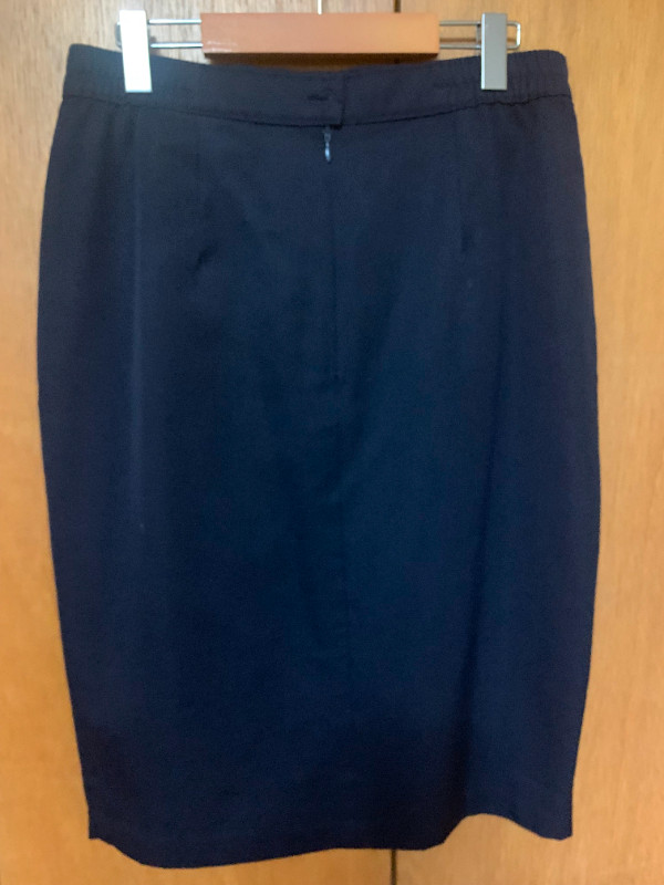 NIGARD COLLECTIONS PENCIL SKIRT in Women's - Dresses & Skirts in Oshawa / Durham Region - Image 2