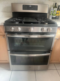 GE Dual Gas Range with Griddle. Size 30’