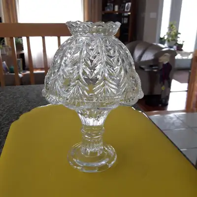 CHANDELIER NEUF UNIQUE EN CRYSTAL DE 10"HAUT DE 2 PIÈCES: $20.00, View more