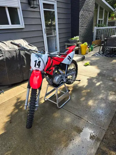 2007 Honda CRF100 4 stroke dirtbike. Great bike is awesome shape. Starts 2nd or 3rd kick everytime....