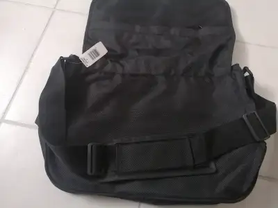 Moving sale ROOTS laptop bag Pick up near the entrance of T&T Supermarket, inside Fairview Mall, Don...