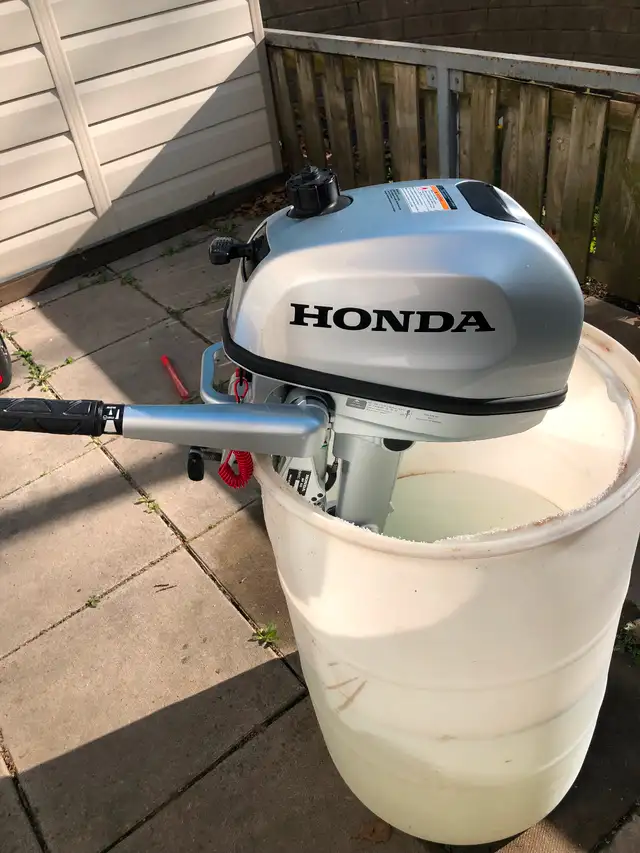 5 Hp Honda outboard 4 stroke Motor with 10 ft dingy boat in Powerboats & Motorboats in City of Toronto - Image 8