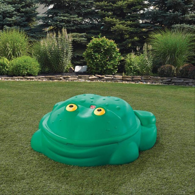 Step2 frog sand box in Toys & Games in Oakville / Halton Region