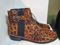 Boots for ladies leopard 4 sizes brand new/bottes dames léopard